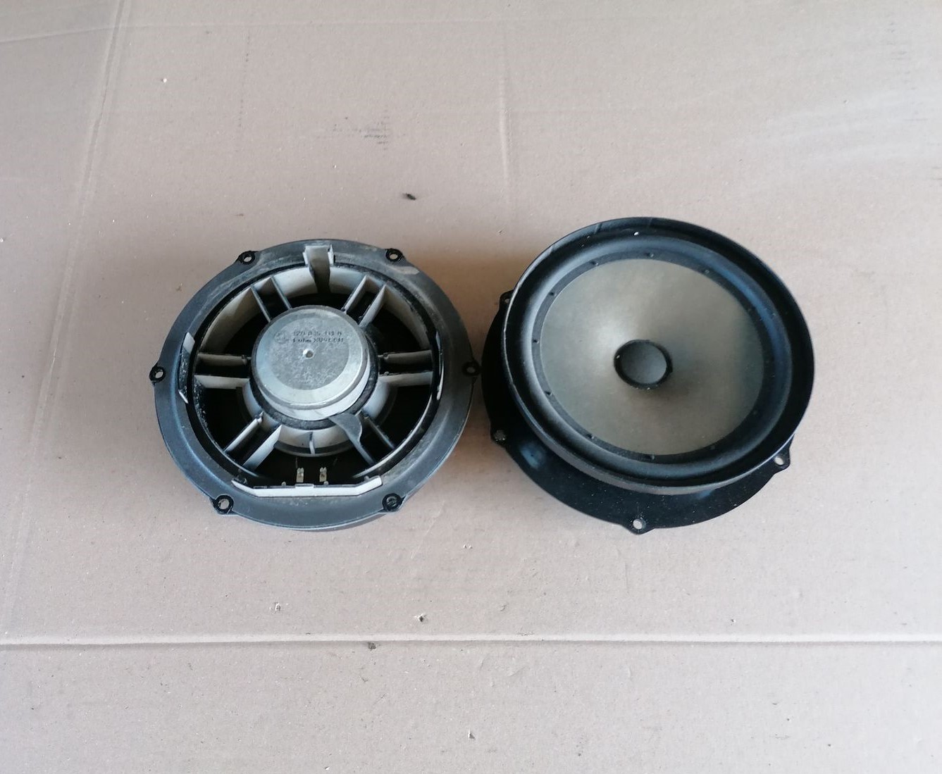 Durvju skaļrunis, apakšā priekš SKODA YETI 2012 3 Durvju skaļrunis, apakšā priekš SKODA YETI 2012