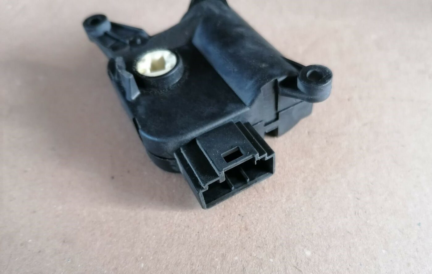 Apsildes sistēmas aktuators priekš SKODA YETI 2012