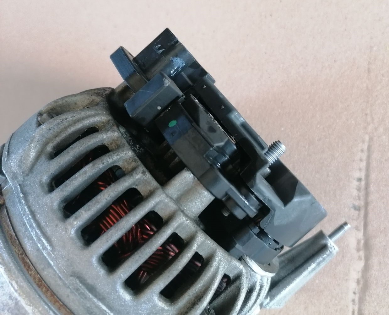 Ģenerators priekš SKODA YETI 2012 10 Ģenerators priekš SKODA YETI 2012