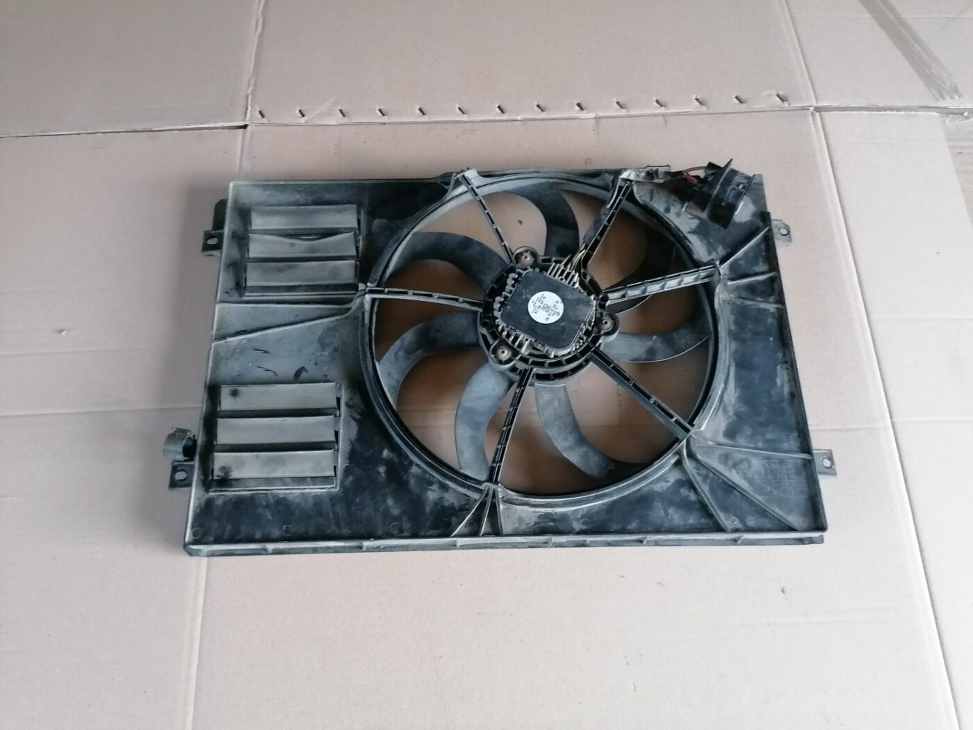 Dzesēšanas radiatora ventilators priekš SKODA YETI 2012 1 Dzesēšanas radiatora ventilators priekš SKODA YETI 2012