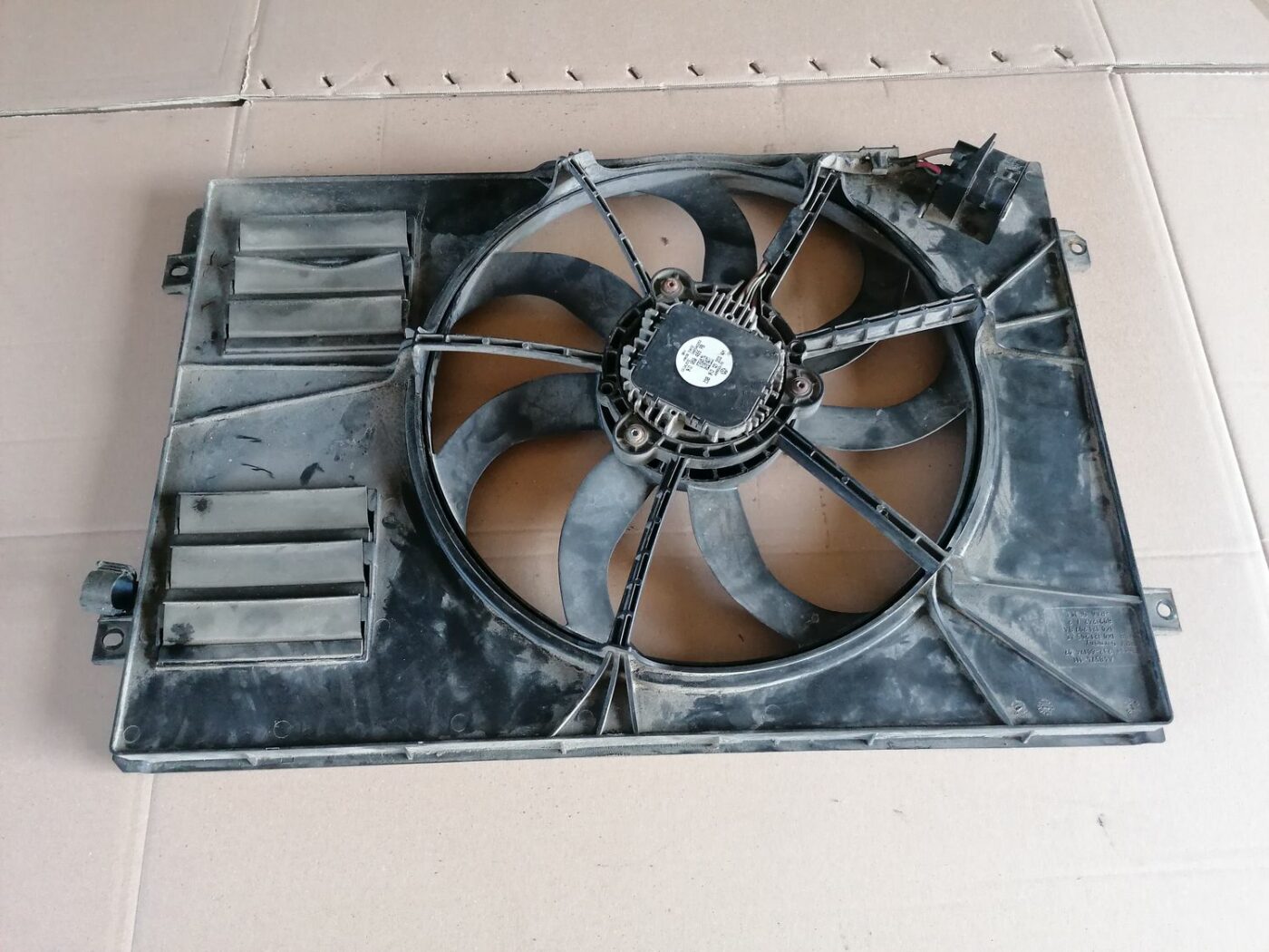 Dzesēšanas radiatora ventilators priekš SKODA YETI 2012 9 Dzesēšanas radiatora ventilators priekš SKODA YETI 2012