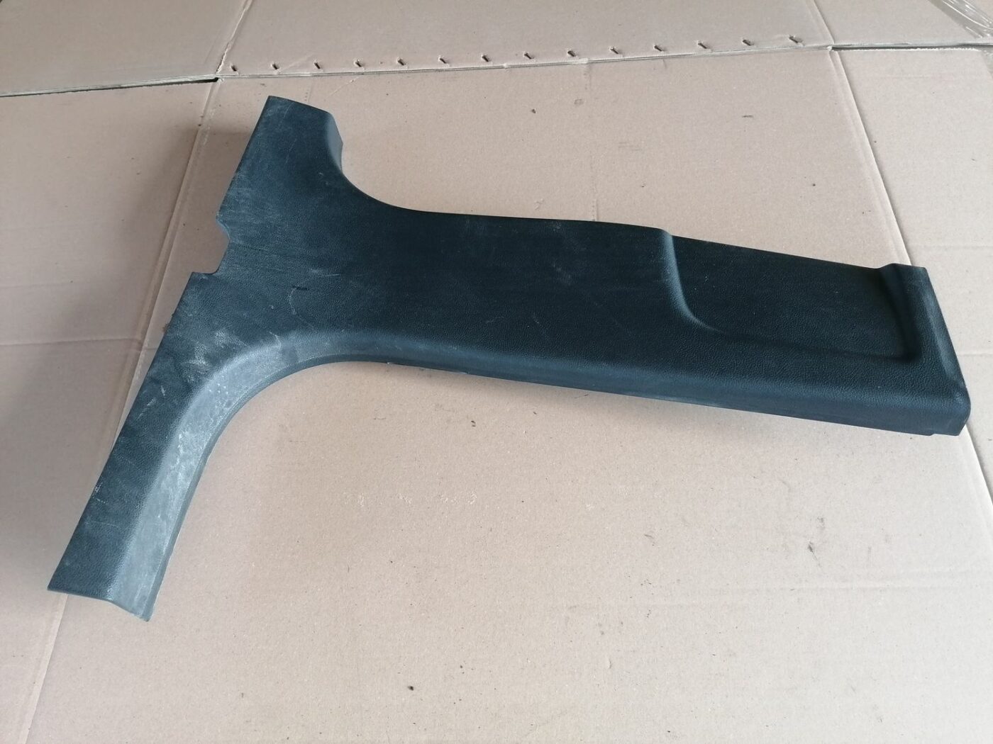 Vidējas salona statnes apdare priekš SKODA YETI 2012 1 Vidējas salona statnes apdare priekš SKODA YETI 2012