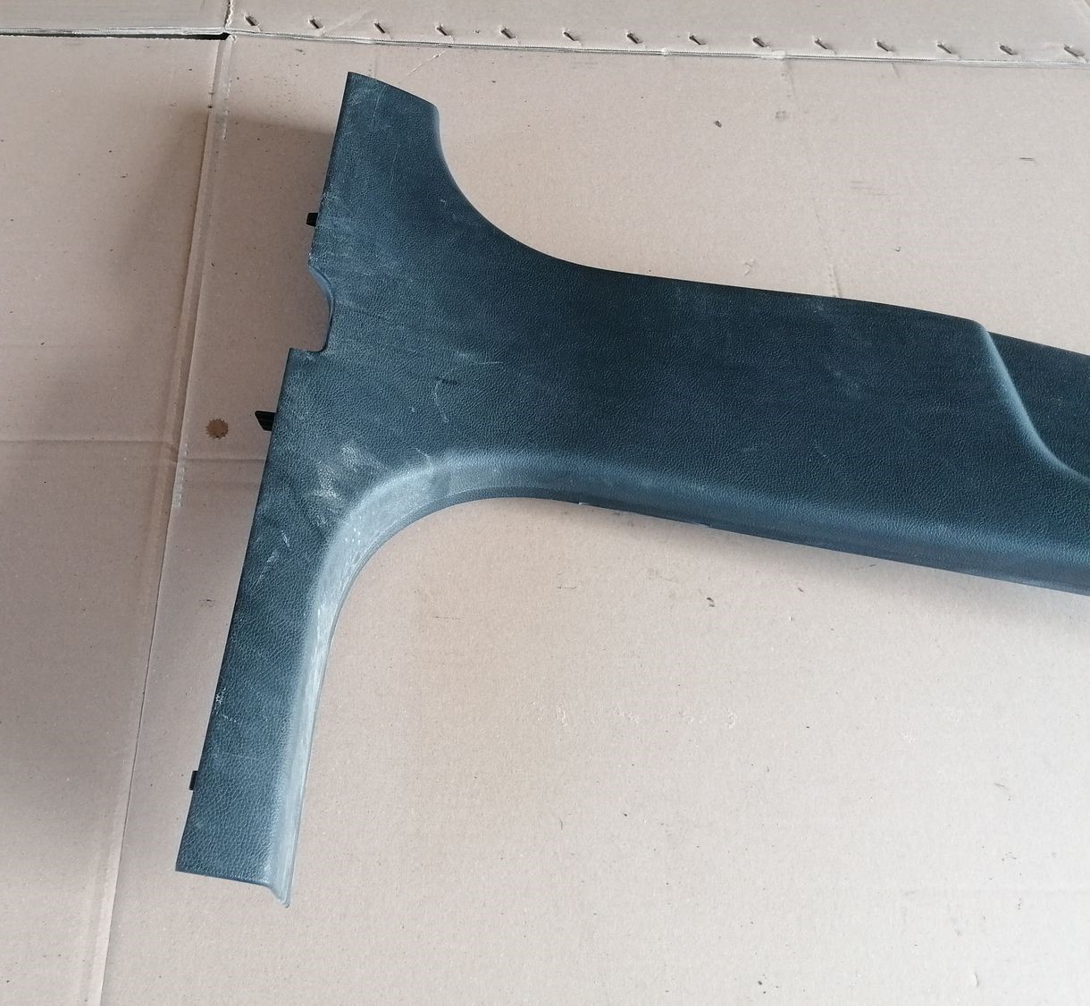 Vidējas salona statnes apdare priekš SKODA YETI 2012 2 Vidējas salona statnes apdare priekš SKODA YETI 2012