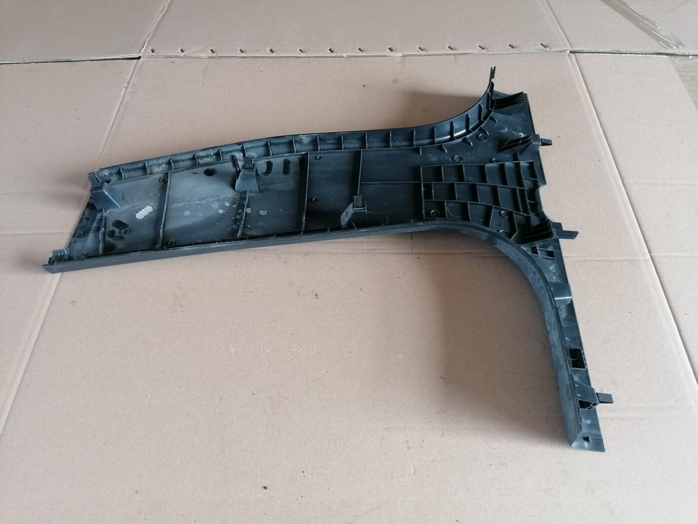 Vidējas salona statnes apdare priekš SKODA YETI 2012 4 Vidējas salona statnes apdare priekš SKODA YETI 2012