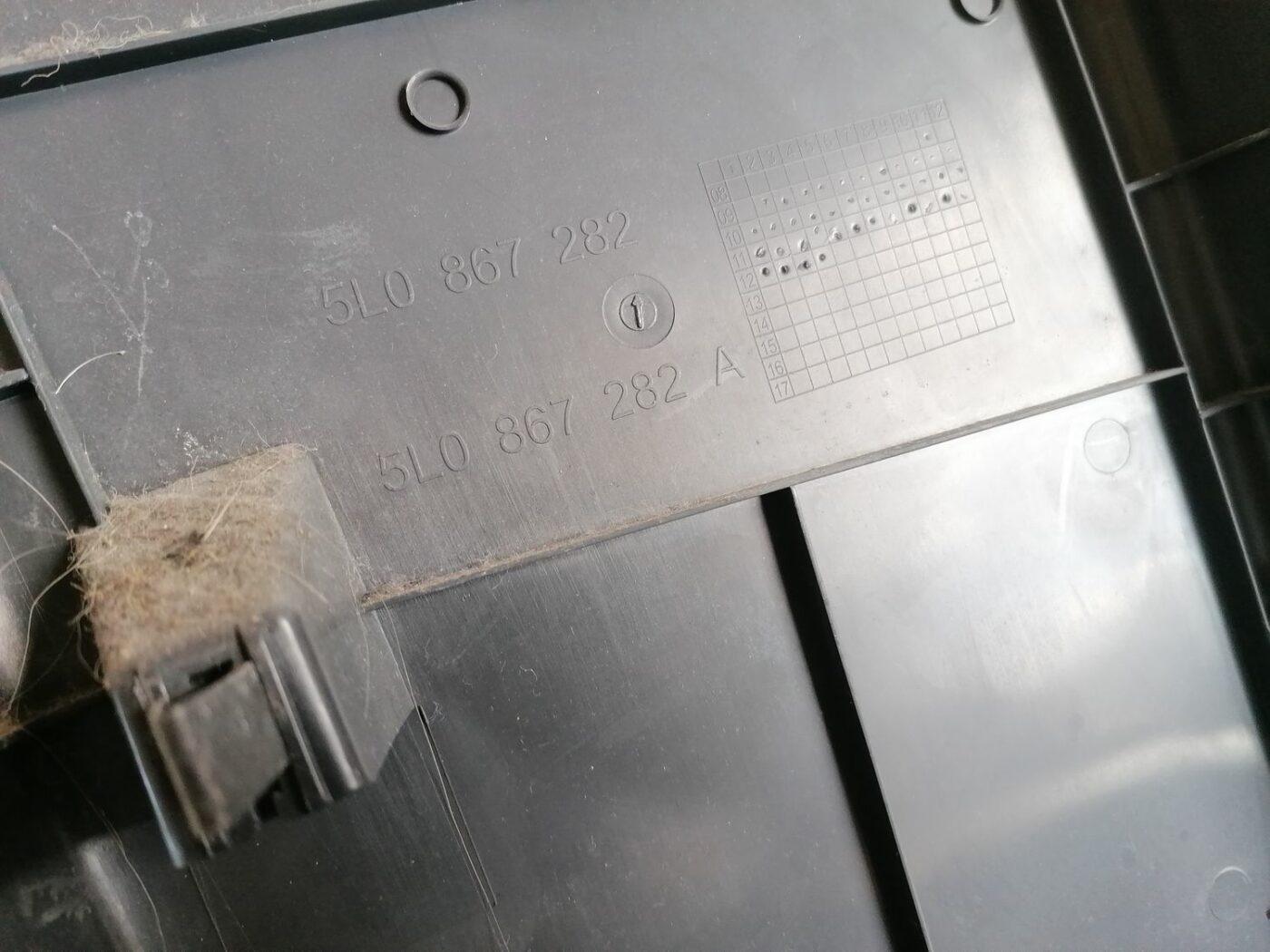 Vidējas salona statnes apdare priekš SKODA YETI 2012 3 Vidējas salona statnes apdare priekš SKODA YETI 2012