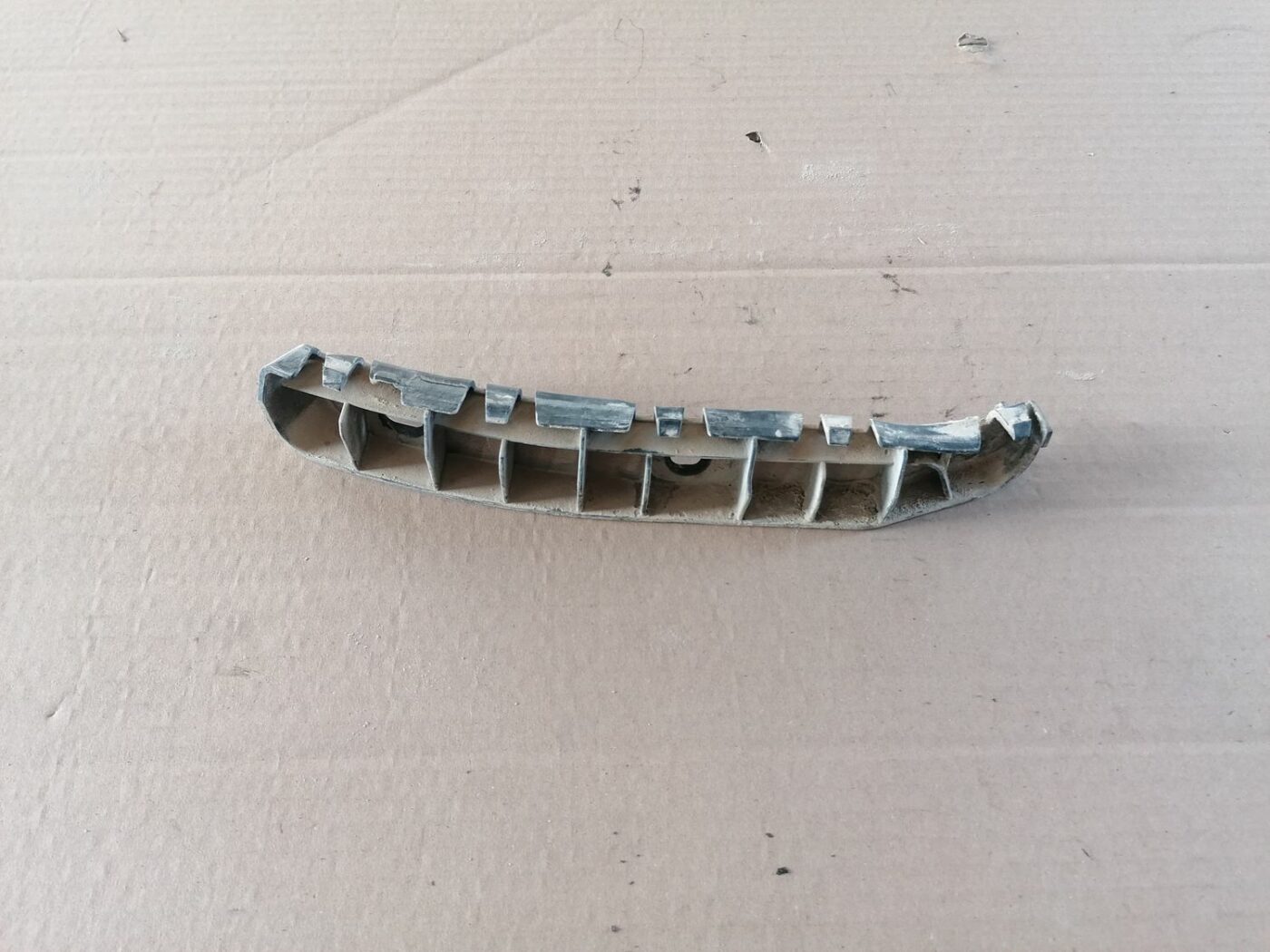 Aizmugurēja bufera kronšteins priekš SKODA YETI 2012 3 Aizmugurēja bufera kronšteins priekš SKODA YETI 2012