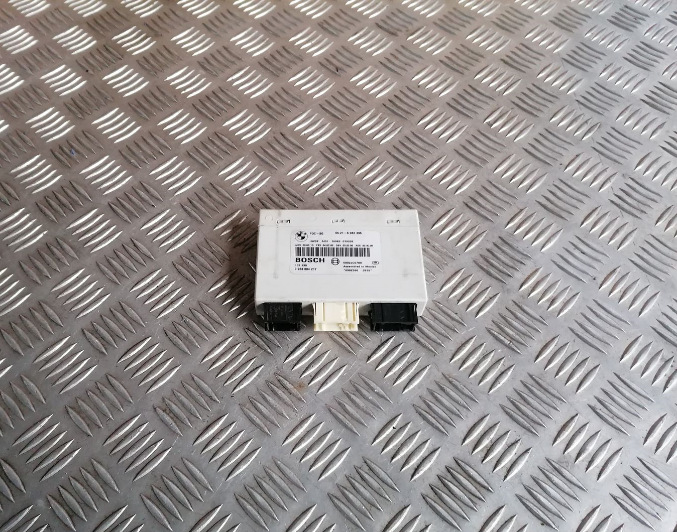 Parkošanās devēju vadības bloks priekš BMW 1 E87 2007 GRAPHITE 1 Parkošanās devēju vadības bloks priekš BMW 1 E87 2007 GRAPHITE