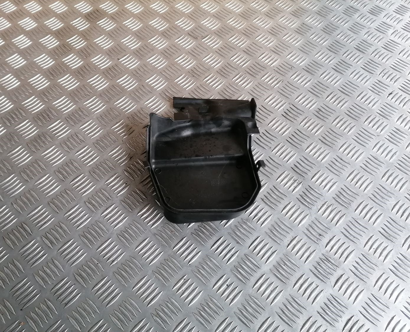 Ieplūdes gaisa deflektors, pa labi priekš BMW 1 E87 2007 GRAPHITE 5 Ieplūdes gaisa deflektors, pa labi priekš BMW 1 E87 2007 GRAPHITE