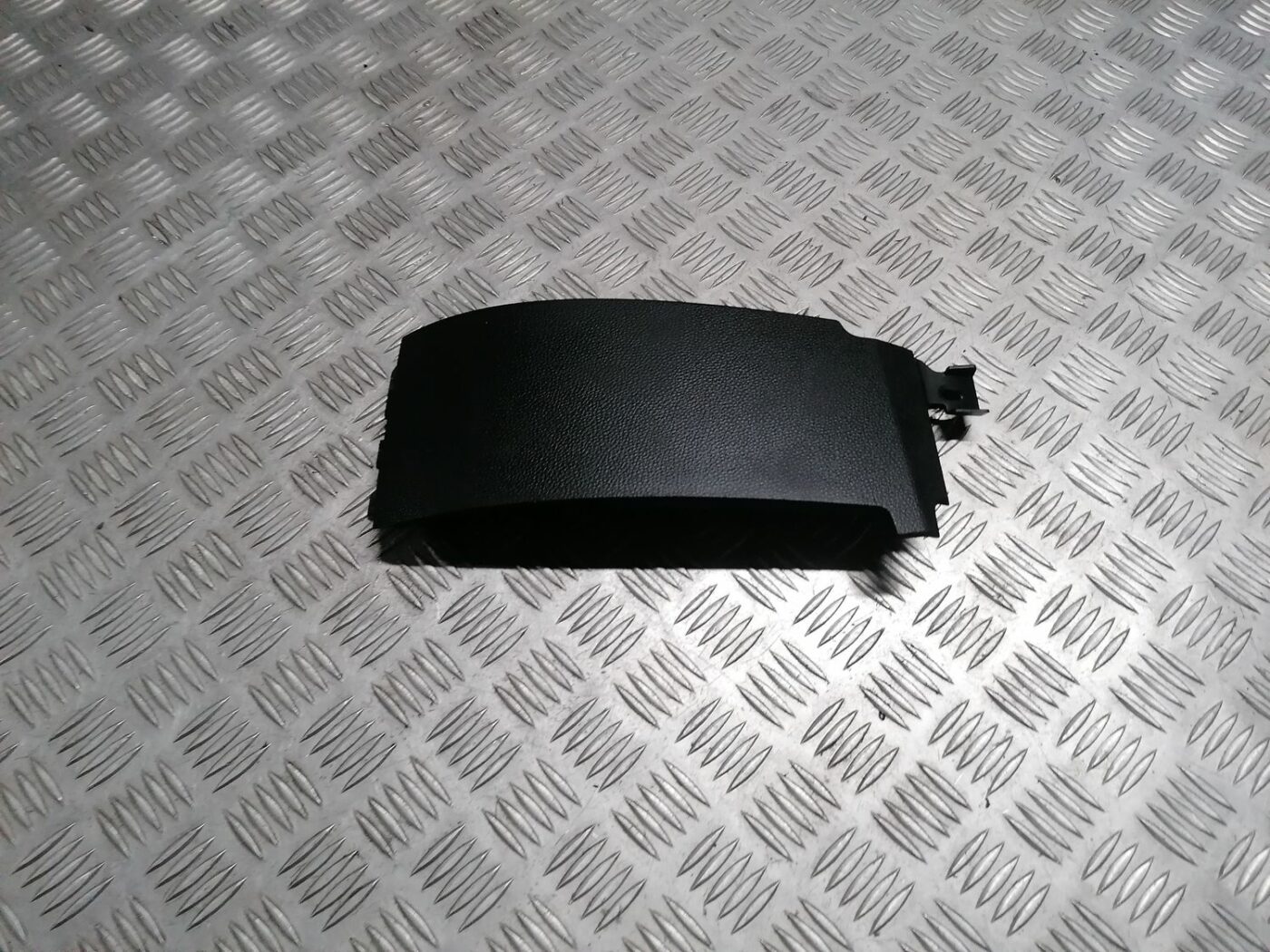 Stūres statnes putekļu aizsargs (salonā) priekš BMW 1 E87 2007 GRAPHITE 1 Stūres statnes putekļu aizsargs (salonā) priekš BMW 1 E87 2007 GRAPHITE