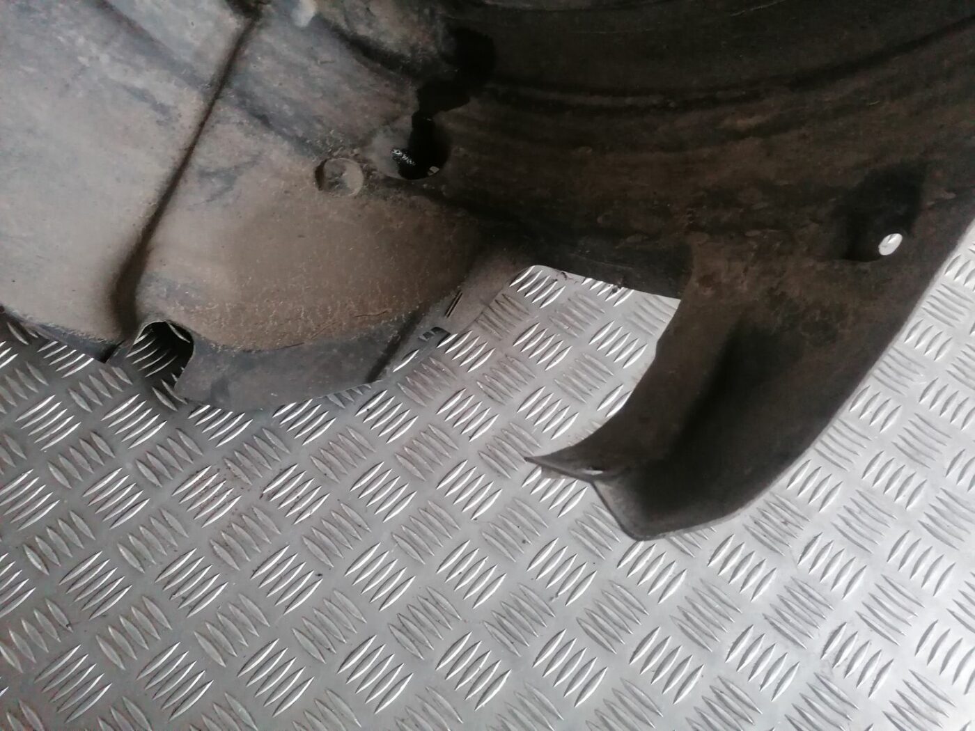 Priekšējais labais paspārns priekš BMW 1 E87 2007 GRAPHITE 5 Priekšējais labais paspārns priekš BMW 1 E87 2007 GRAPHITE