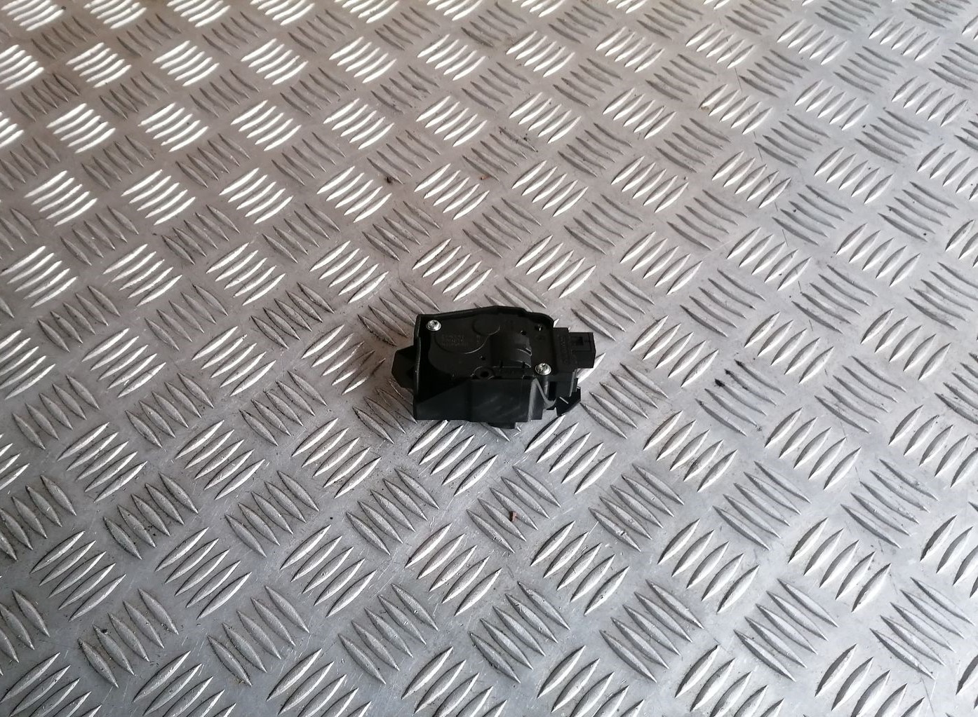 Apsildes sistēmas aktuators priekš BMW 1 E87 2007 GRAPHITE