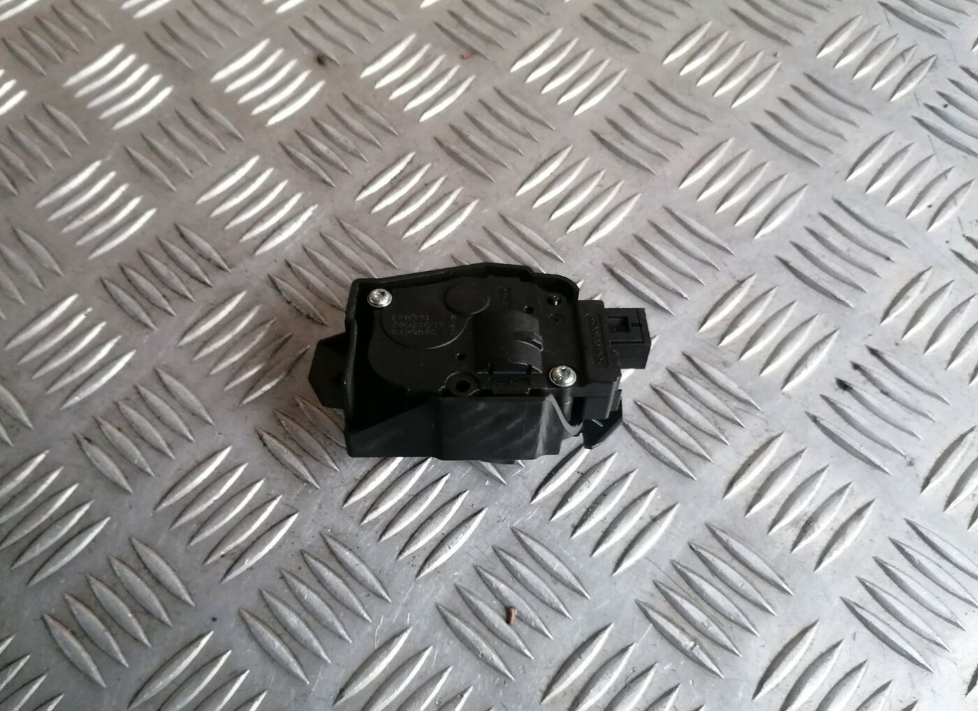 Apsildes sistēmas aktuators priekš BMW 1 E87 2007 GRAPHITE