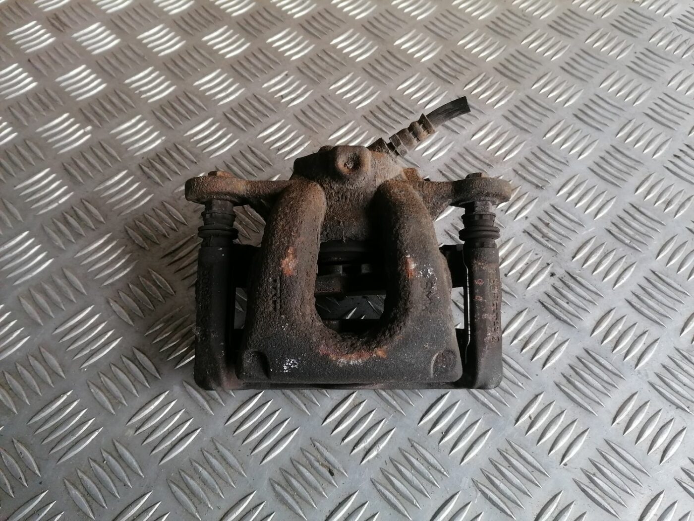 Priekšējais labais suports priekš BMW 1 E87 2007 GRAPHITE 2 Priekšējais labais suports priekš BMW 1 E87 2007 GRAPHITE