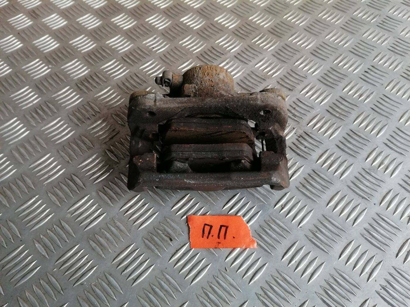 Priekšējais labais suports priekš BMW 1 E87 2007 GRAPHITE 3 Priekšējais labais suports priekš BMW 1 E87 2007 GRAPHITE