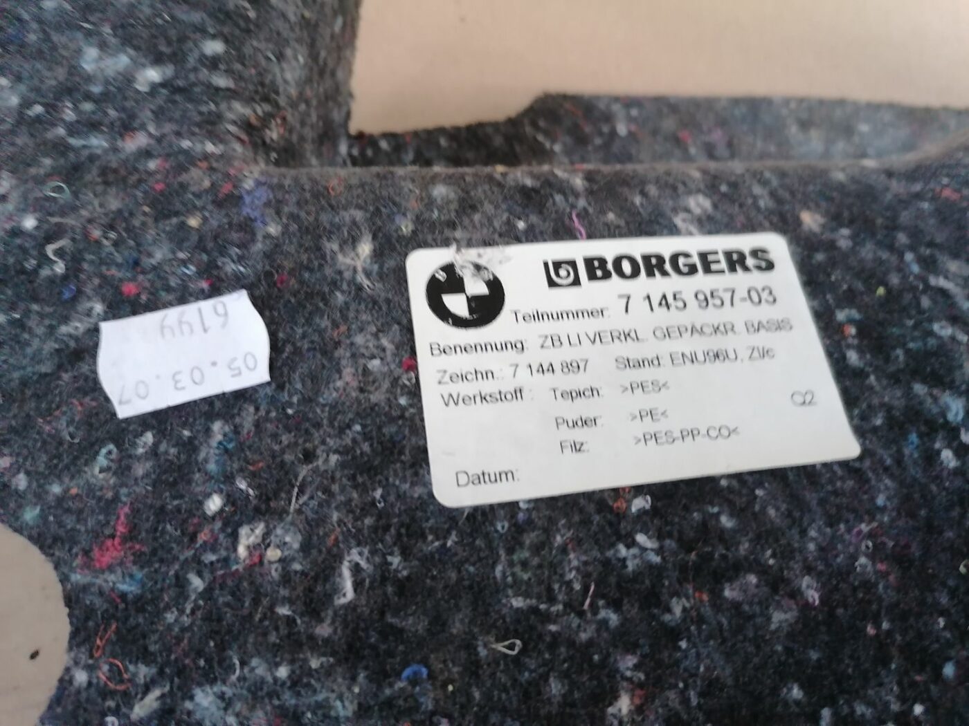 Bagāžnieka nodalījuma sānu apdare priekš BMW 1 E87 2007 GRAPHITE 3 Bagāžnieka nodalījuma sānu apdare priekš BMW 1 E87 2007 GRAPHITE