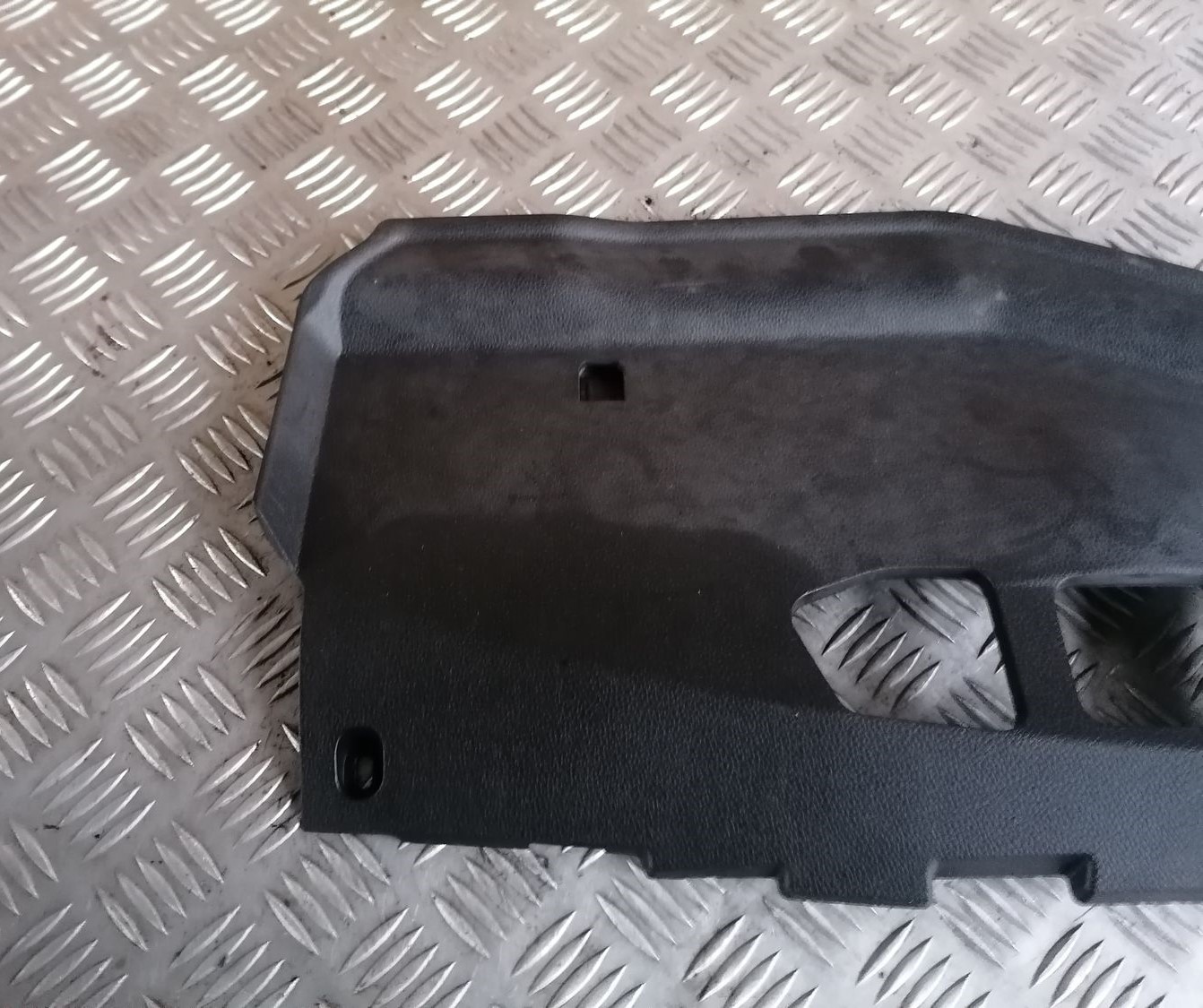 Mērinstrumentu paneļa apakšēja apdare priekš BMW 1 E87 2007 GRAPHITE 5 Mērinstrumentu paneļa apakšēja apdare priekš BMW 1 E87 2007 GRAPHITE