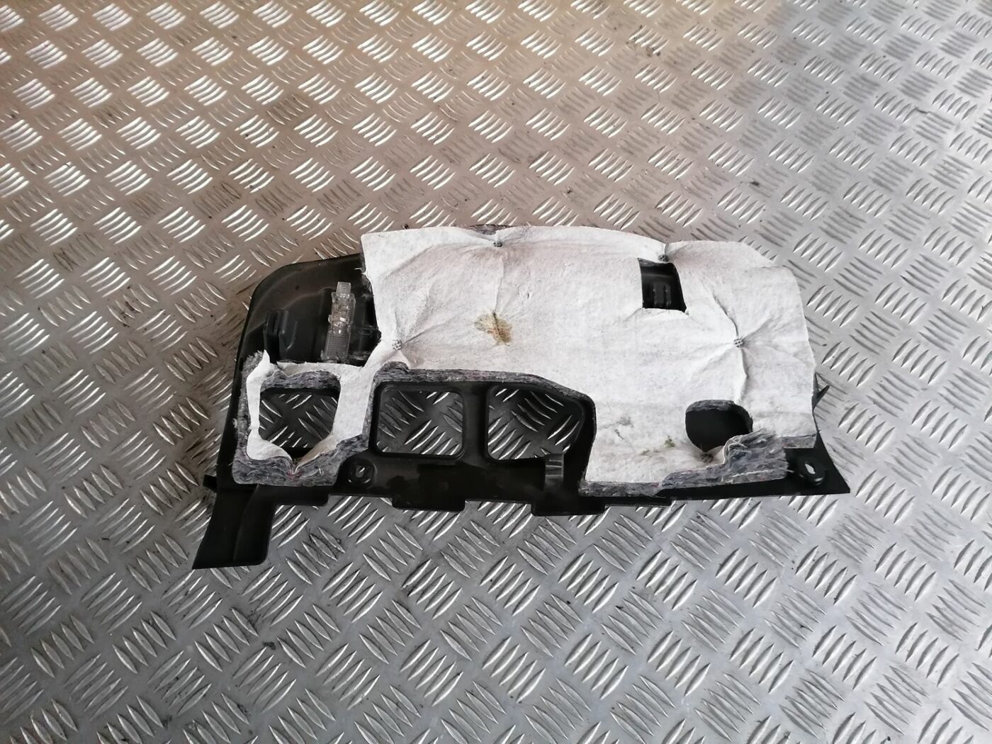 Mērinstrumentu paneļa apakšēja apdare priekš BMW 1 E87 2007 GRAPHITE 4 Mērinstrumentu paneļa apakšēja apdare priekš BMW 1 E87 2007 GRAPHITE