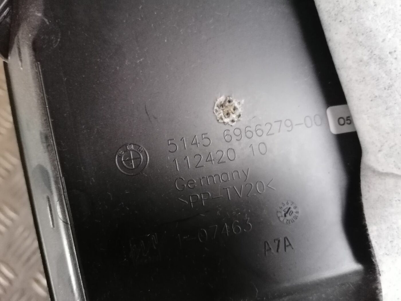 Mērinstrumentu paneļa apakšēja apdare priekš BMW 1 E87 2007 GRAPHITE 3 Mērinstrumentu paneļa apakšēja apdare priekš BMW 1 E87 2007 GRAPHITE