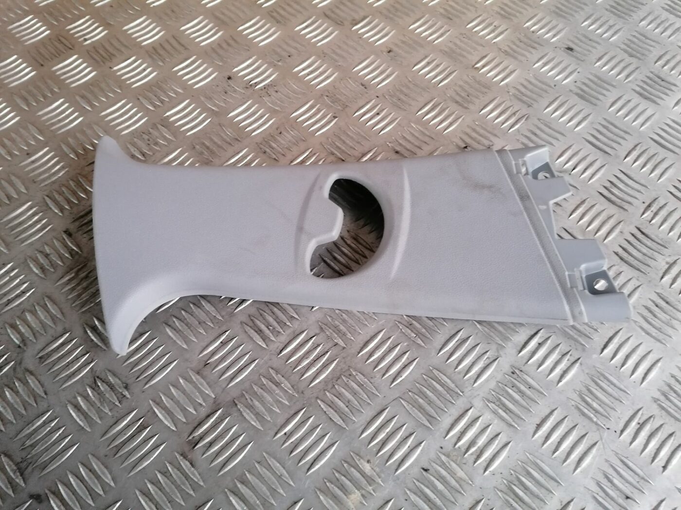 Vidējas salona statnes apdare priekš BMW 1 E87 2007 GRAPHITE 2 Vidējas salona statnes apdare priekš BMW 1 E87 2007 GRAPHITE