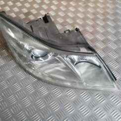 Priekšējais labais lukturis priekš SKODA OCTAVIA 2012