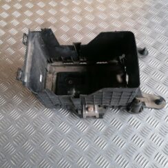 Akumulatora stiprināšanas korpuss priekš SKODA OCTAVIA 2012