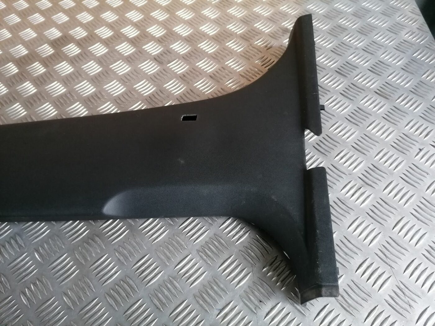 Vidējas salona statnes apdare priekš SKODA OCTAVIA 2012