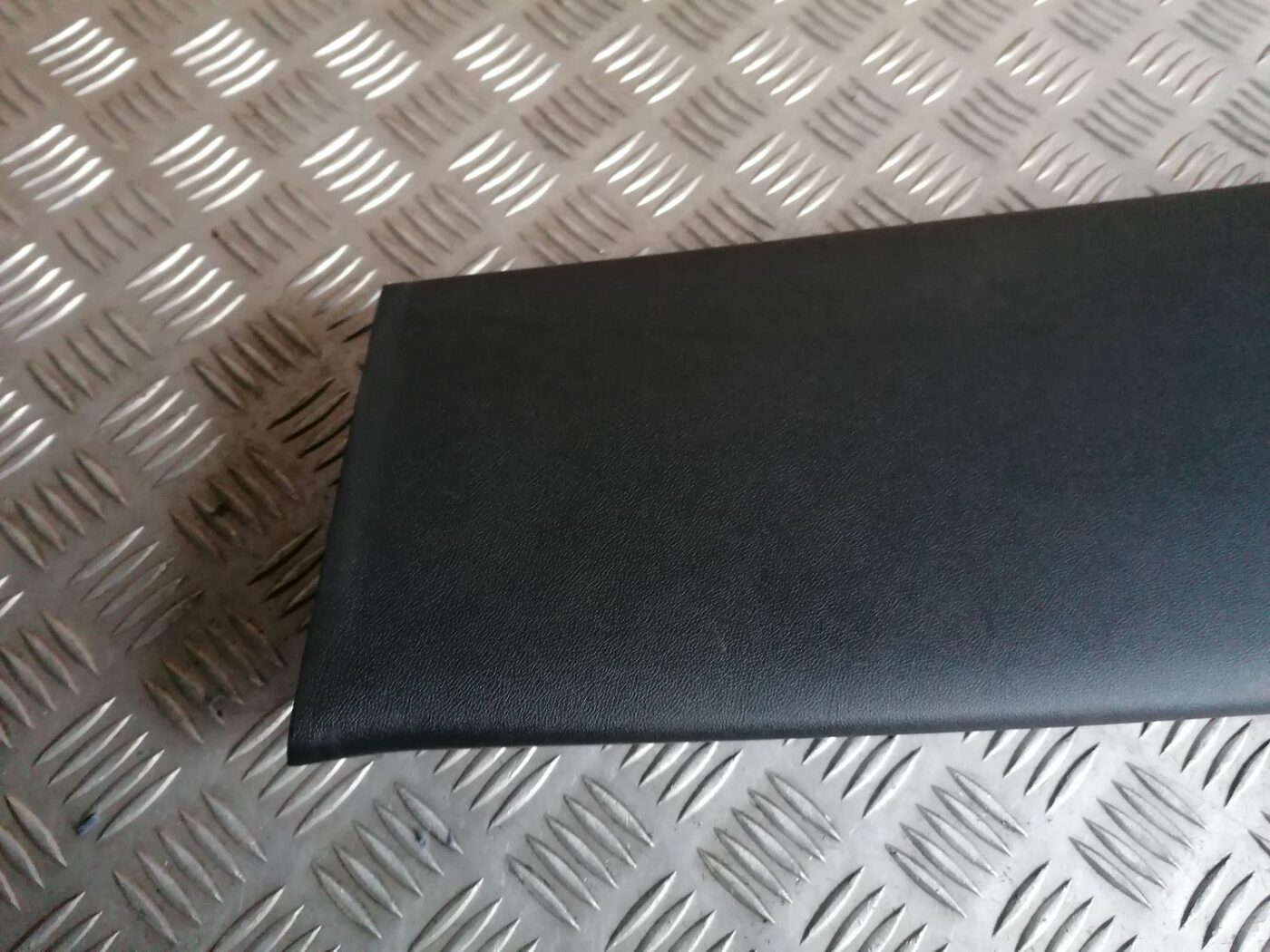 Vidējas salona statnes apdare priekš SKODA OCTAVIA 2012