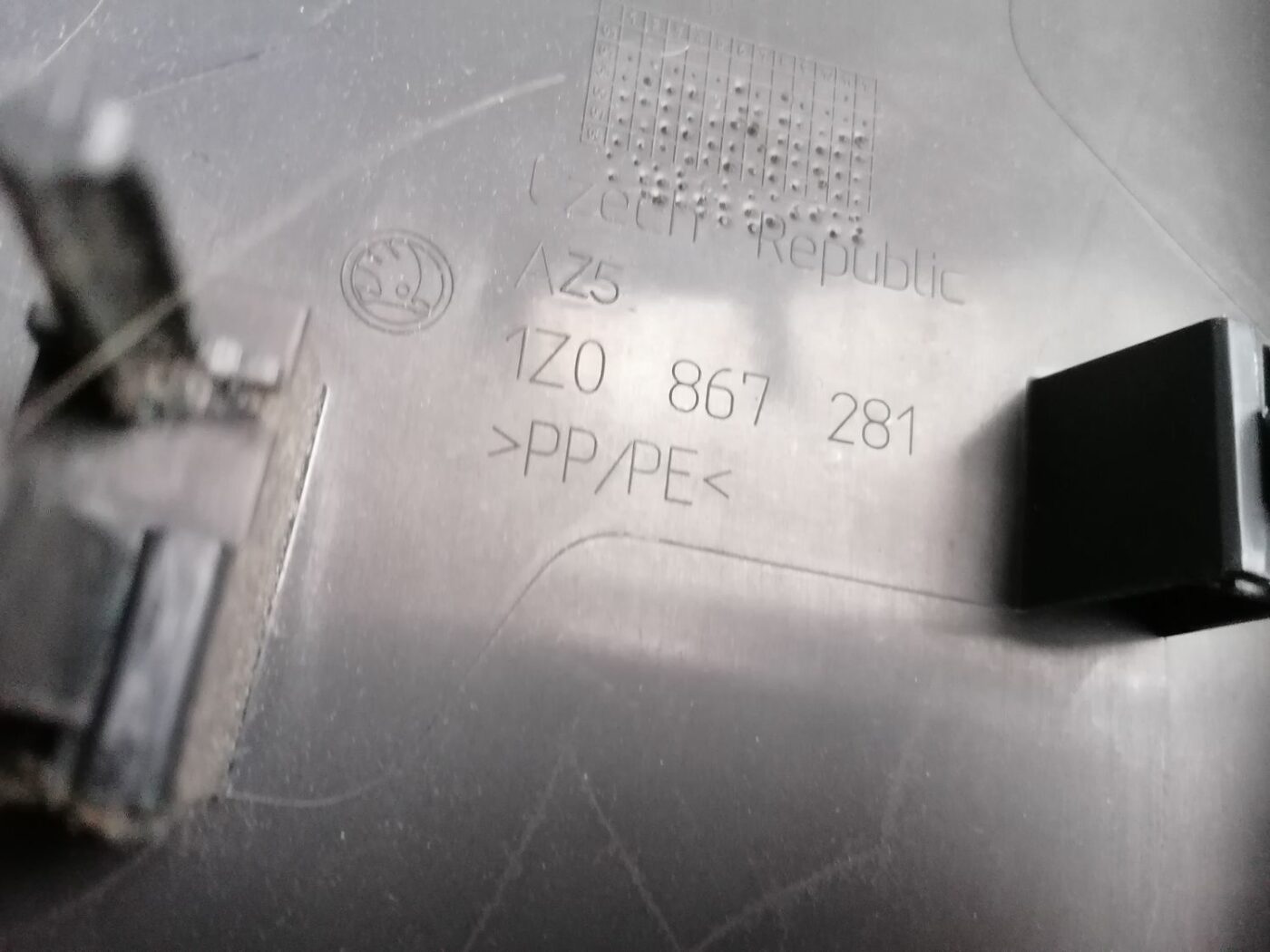 Vidējas salona statnes apdare priekš SKODA OCTAVIA 2012