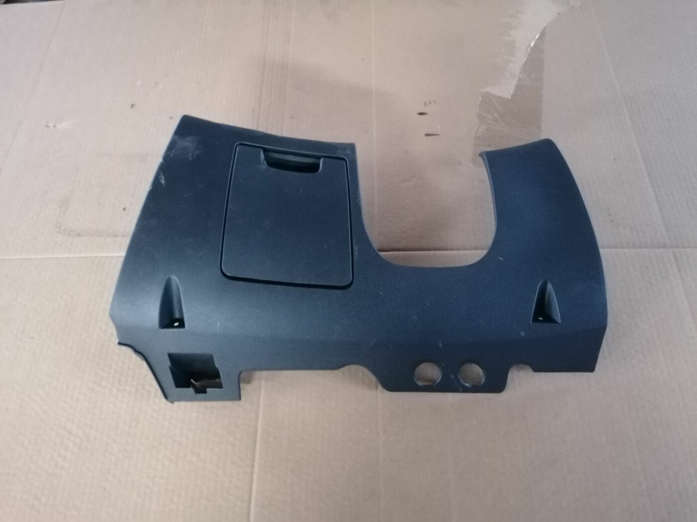 Mērinstrumentu paneļa apdare (zem stūres) priekš SKODA OCTAVIA 2012 1 Mērinstrumentu paneļa apdare (zem stūres) priekš SKODA OCTAVIA 2012