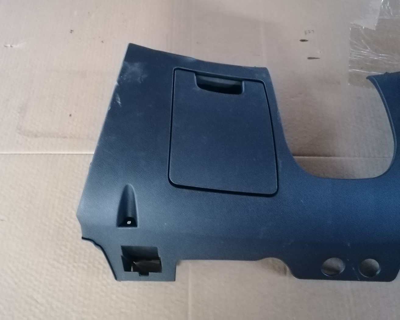 Mērinstrumentu paneļa apdare (zem stūres) priekš SKODA OCTAVIA 2012 2 Mērinstrumentu paneļa apdare (zem stūres) priekš SKODA OCTAVIA 2012