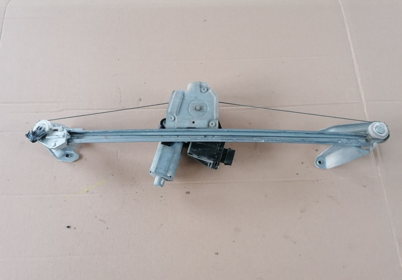 Stikla pacelšanas mehānisms aizmugurējais labais priekš OPEL ZAFIRA 2002 1 Stikla pacelšanas mehānisms aizmugurējais labais priekš OPEL ZAFIRA 2002