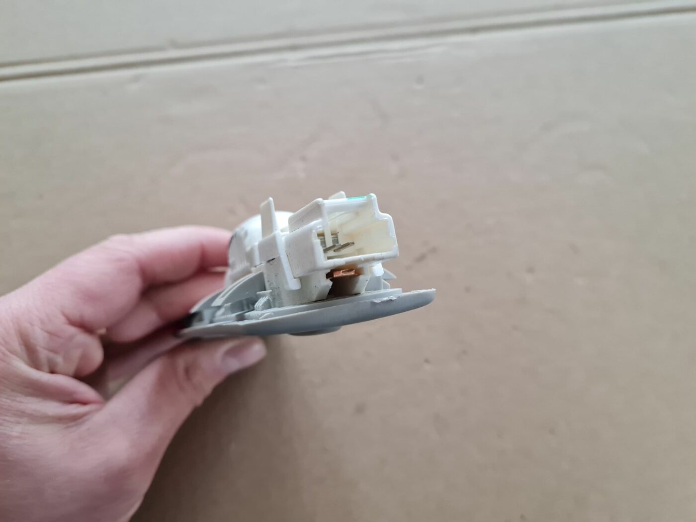 Aizmugurējo sēdvietu apgaismojums priekš PEUGEOT 307 2003 3 Aizmugurējo sēdvietu apgaismojums priekš PEUGEOT 307 2003