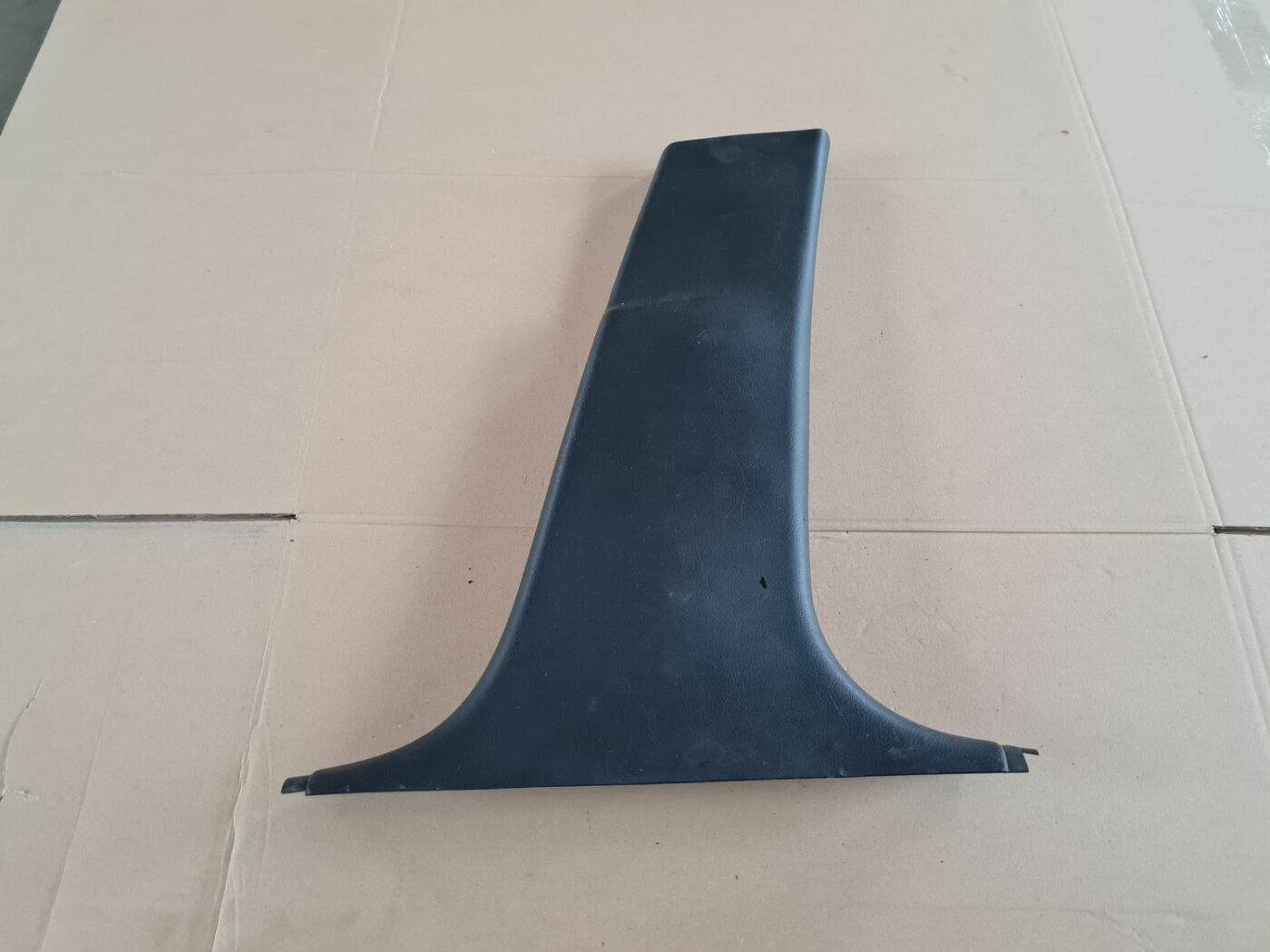 Vidējas salona statnes apdare priekš PEUGEOT 307 2003