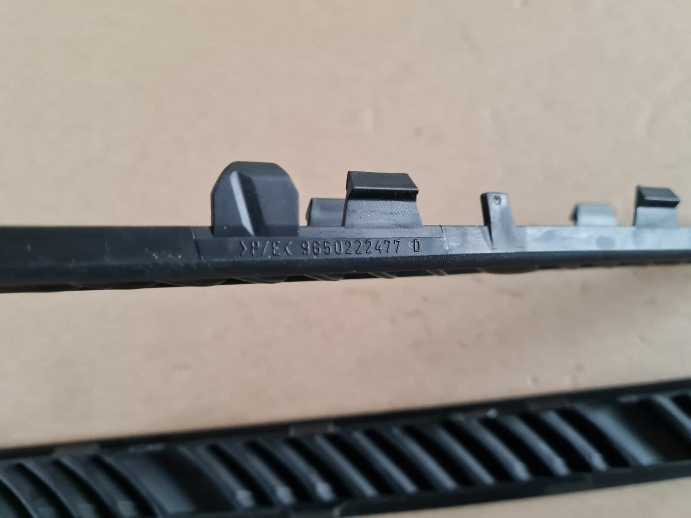 Bagāžnieka nodalījuma ventilācijas režģis priekš PEUGEOT 307 2003 3 Bagāžnieka nodalījuma ventilācijas režģis priekš PEUGEOT 307 2003