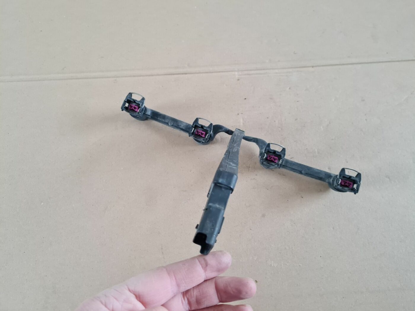 Degvielas smidzinātāju vadi priekš PEUGEOT 307 2003 3 Degvielas smidzinātāju vadi priekš PEUGEOT 307 2003