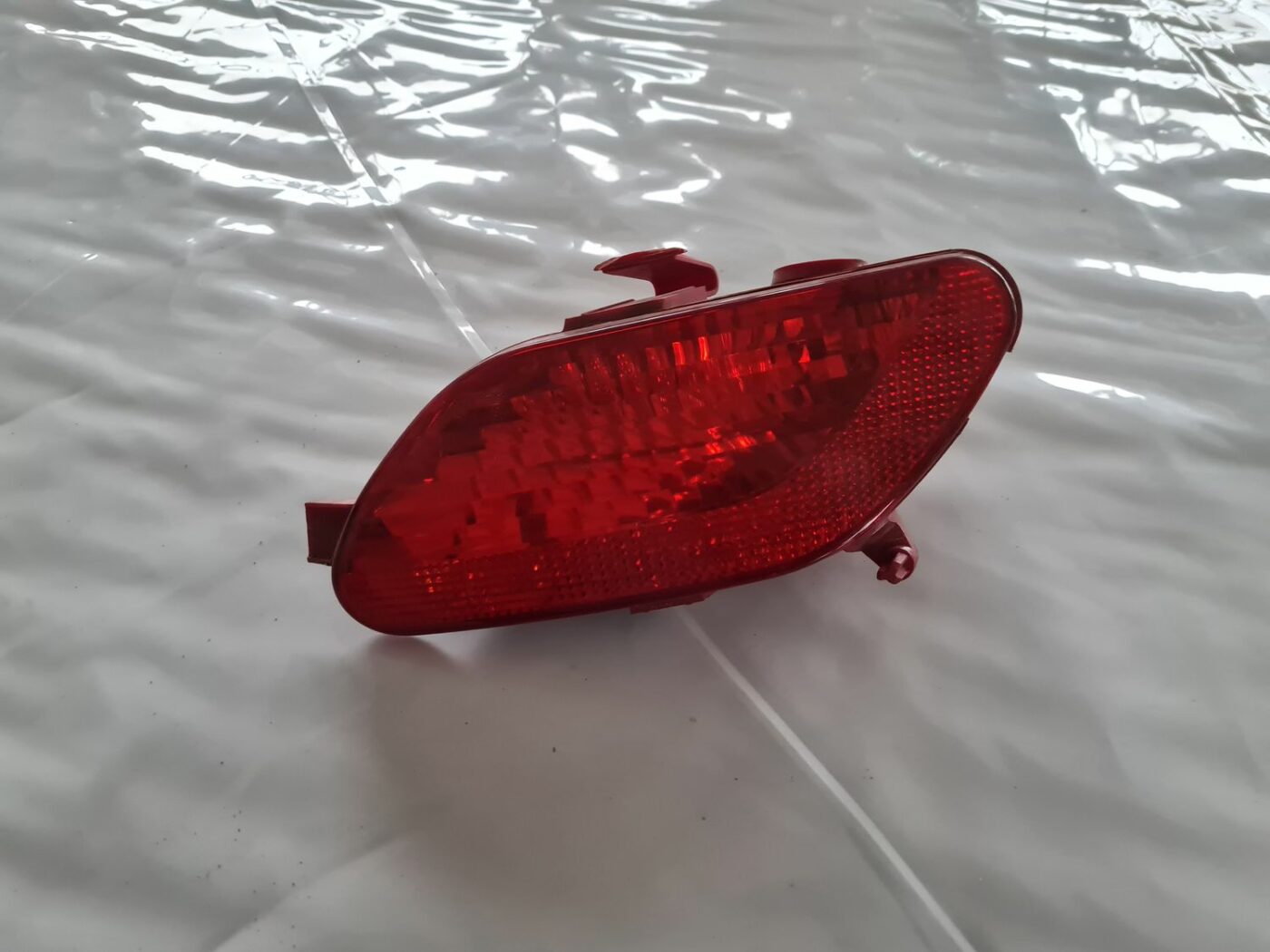 Miglas lukturis aizmugurē kreisā pusē priekš CITROEN C4 2006-2 1 Miglas lukturis aizmugurē kreisā pusē priekš CITROEN C4 2006-2