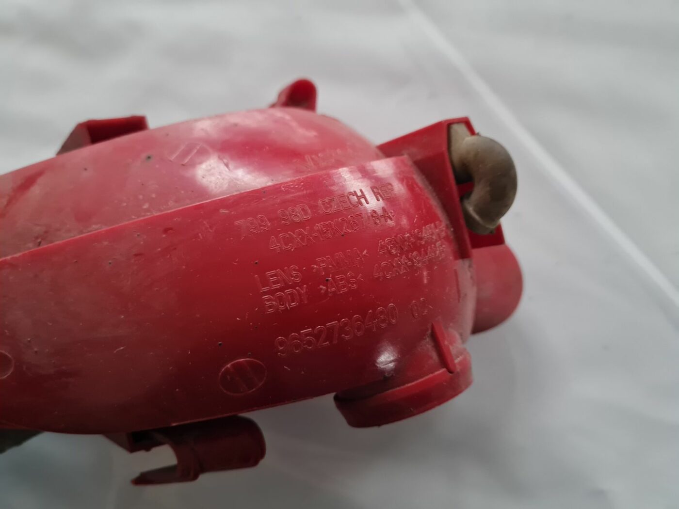 Miglas lukturis aizmugurē kreisā pusē priekš CITROEN C4 2006-2 3 Miglas lukturis aizmugurē kreisā pusē priekš CITROEN C4 2006-2