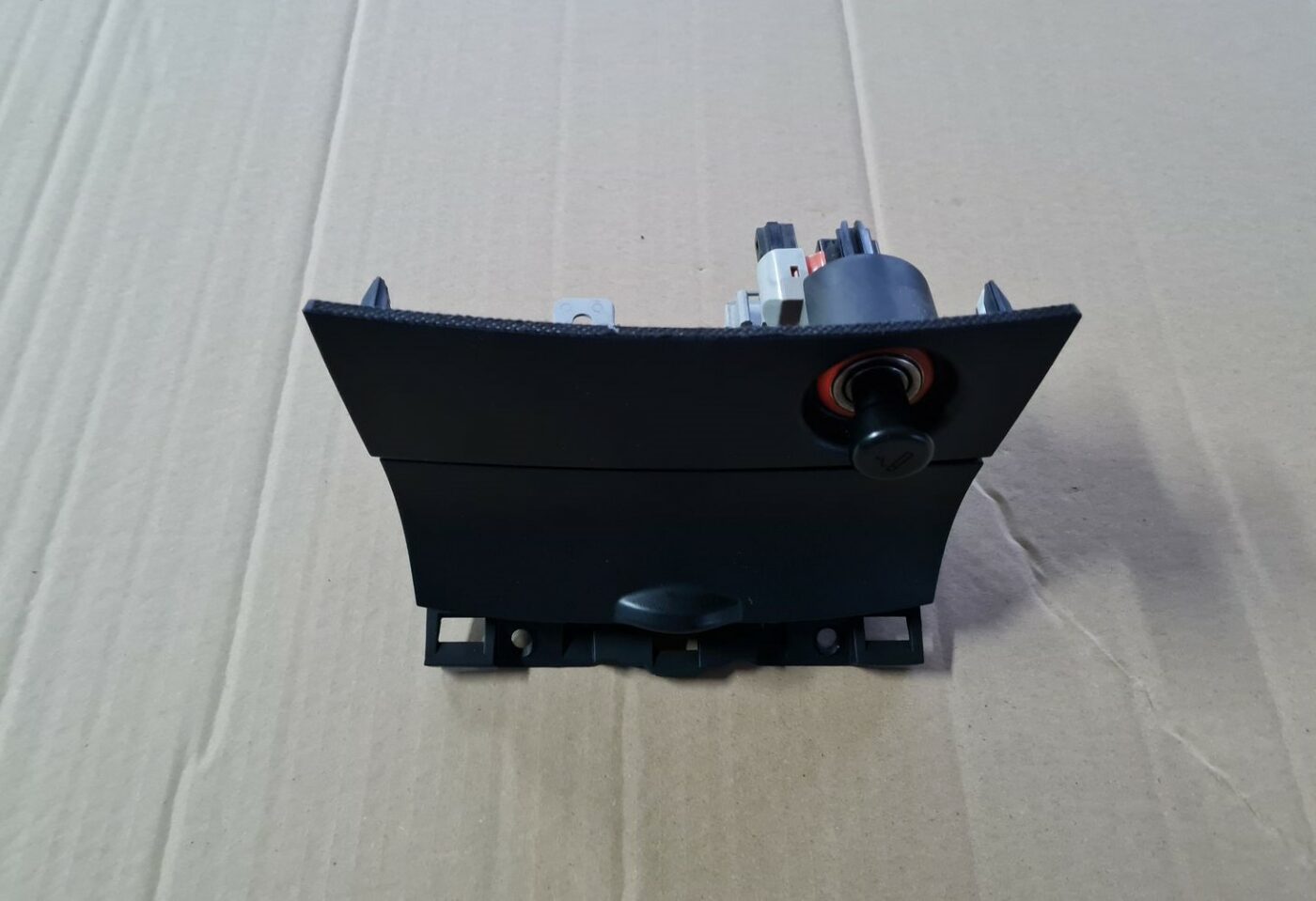 Pelnu trauks priekš MAZDA 3 2007 5 Pelnu trauks priekš MAZDA 3 2007