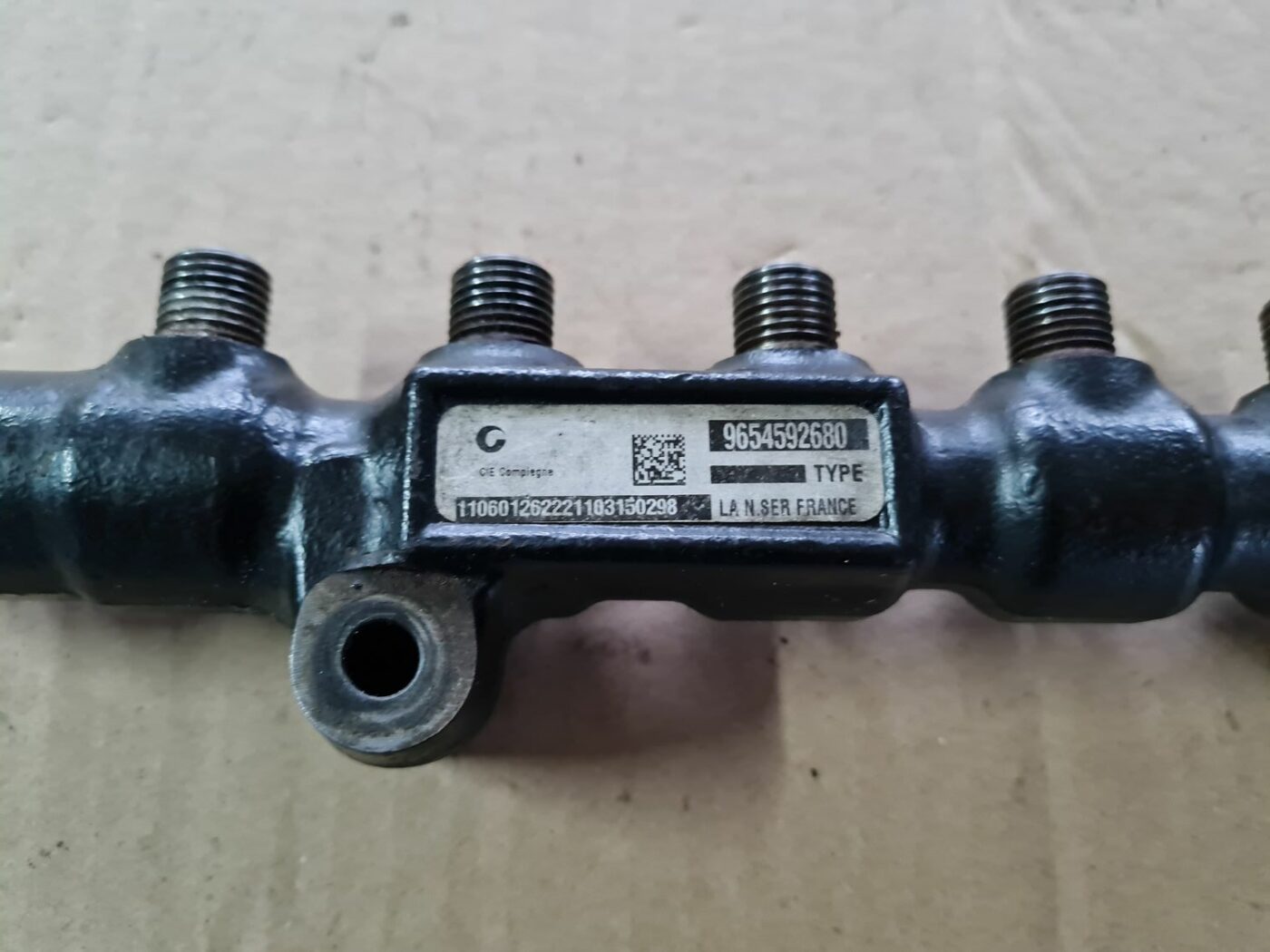 Degvielas sadales caurule priekš MAZDA 3 2007 2 Degvielas sadales caurule priekš MAZDA 3 2007