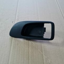 Priekšējo kreiso durvju apdare priekš MAZDA 3 2007