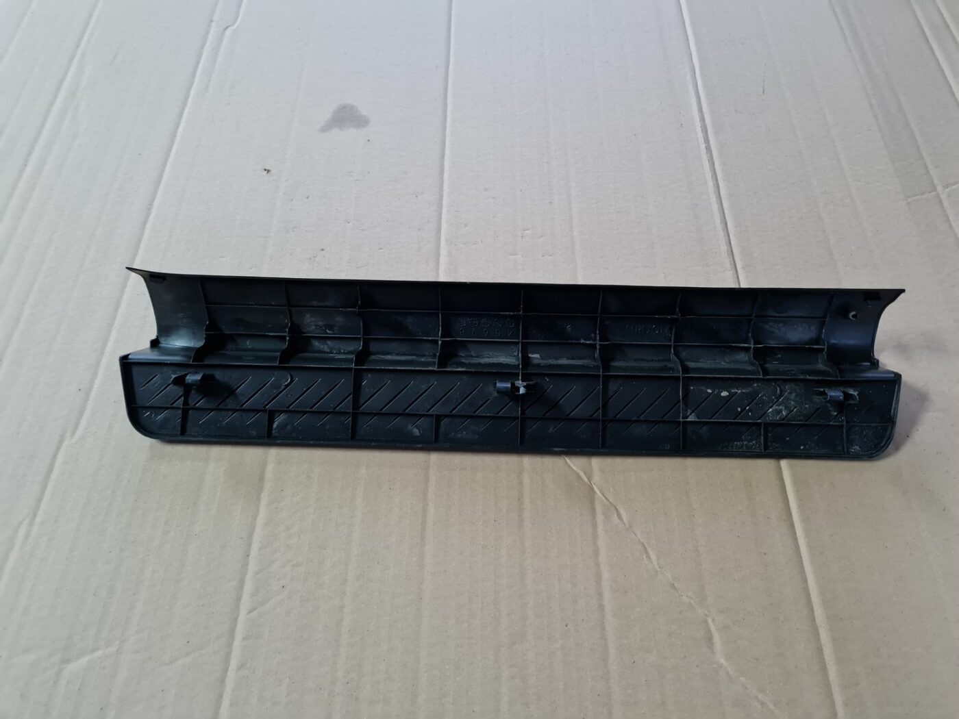 Sliekšņa priekšēja laba uzlika (salonā) priekš MAZDA 3 2007 2 Sliekšņa priekšēja laba uzlika (salonā) priekš MAZDA 3 2007