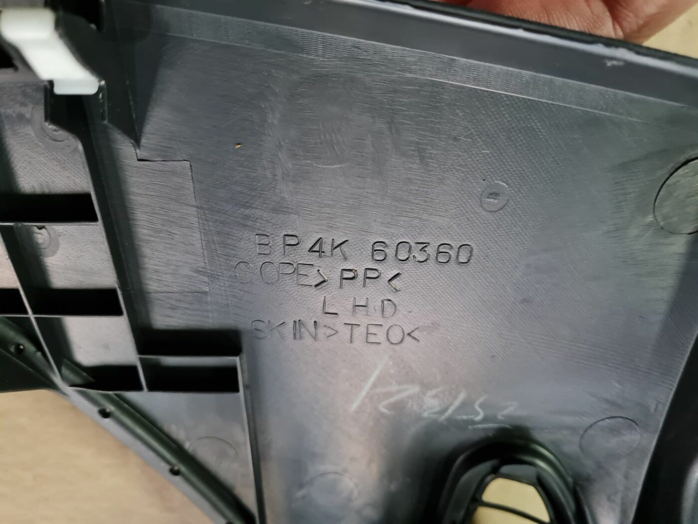 Mērinstrumentu paneļa apdare augšā priekš MAZDA 3 2007 3 Mērinstrumentu paneļa apdare augšā priekš MAZDA 3 2007