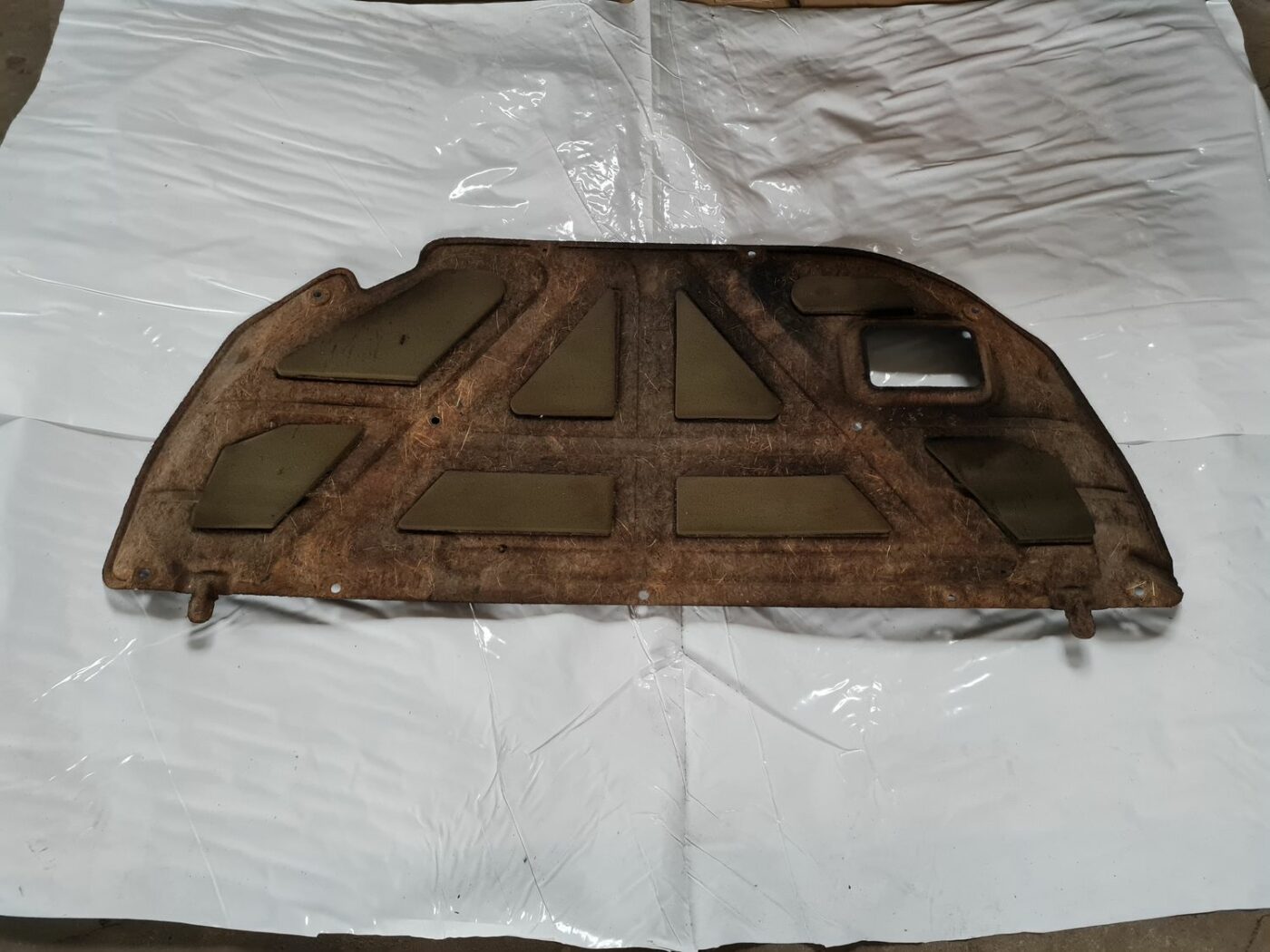 Pārsega trokšņa izolācija priekš MAZDA 3 2007 1 Pārsega trokšņa izolācija priekš MAZDA 3 2007