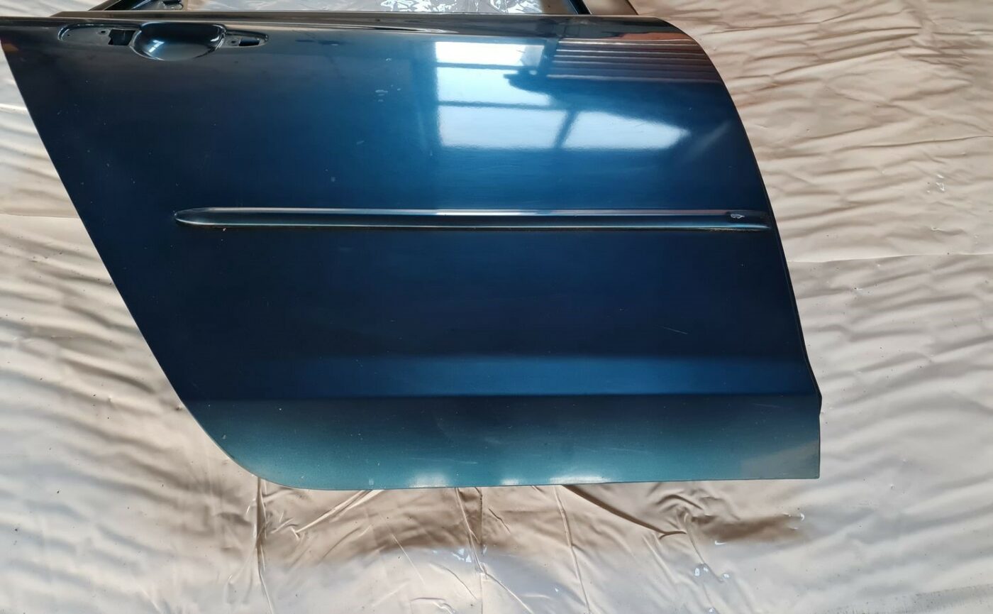 Aizmugurējās labās durvis priekš MAZDA 3 2007 2 Aizmugurējās labās durvis priekš MAZDA 3 2007