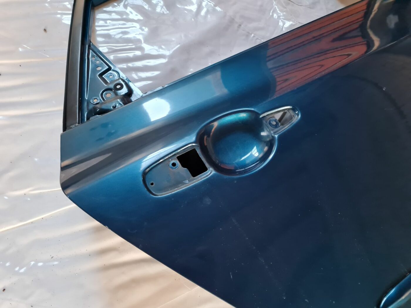 Aizmugurējās labās durvis priekš MAZDA 3 2007 5 Aizmugurējās labās durvis priekš MAZDA 3 2007