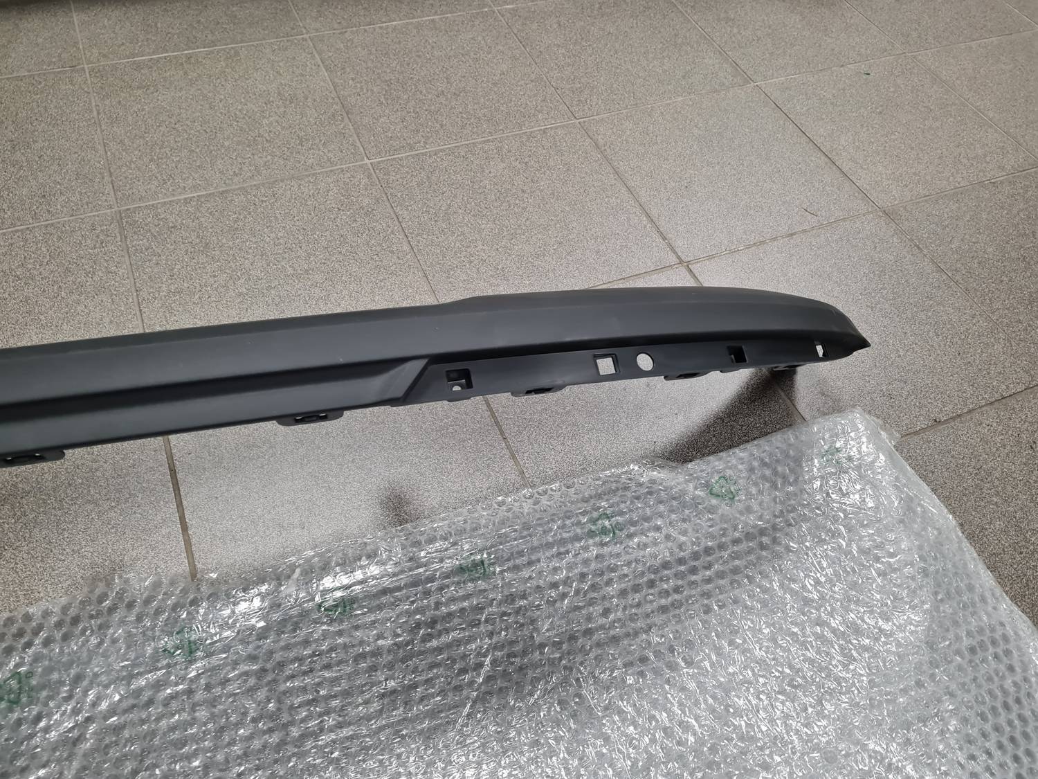 Aizmugurēja bufera spoileris (lūpa) priekš RENAULT TALISMAN 2015- 6 Aizmugurēja bufera spoileris (lūpa) priekš RENAULT TALISMAN 2015-