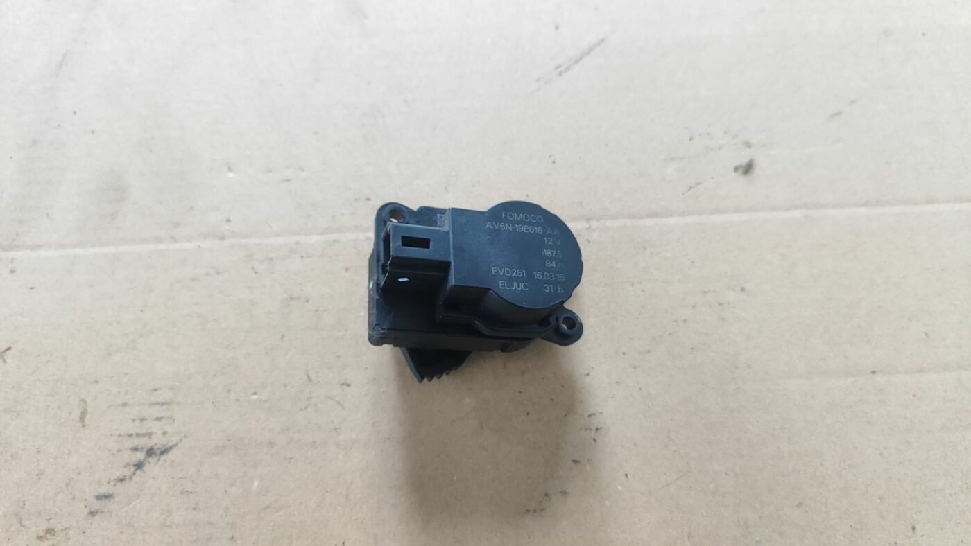 Apsildes sistēmas aktuators priekš FORD FOCUS 2016 UNIVERSAL