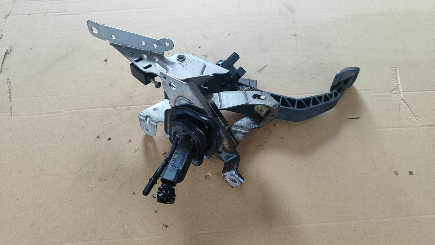 Sajūga pedālis priekš FORD FOCUS 2016 UNIVERSAL 6 Sajūga pedālis priekš FORD FOCUS 2016 UNIVERSAL