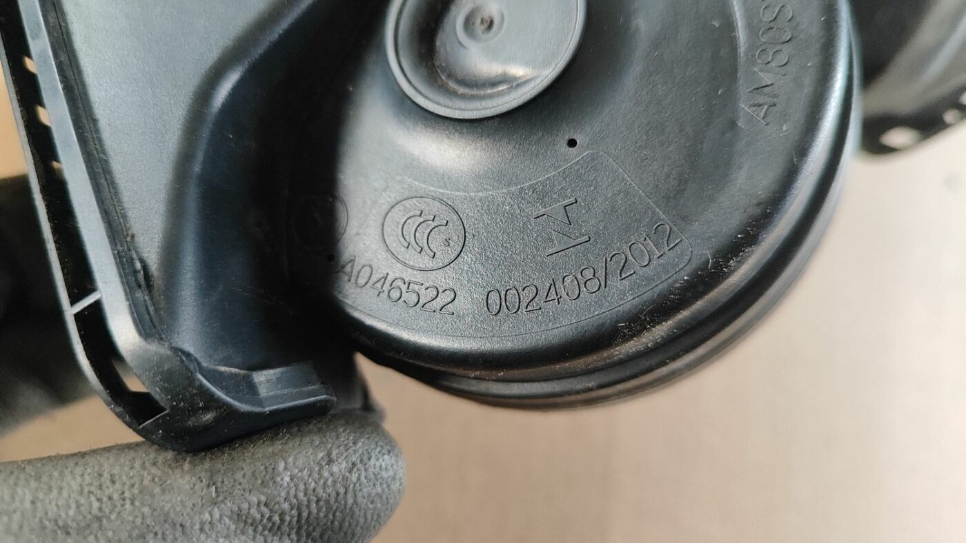 Skaņas signāls priekš FORD FOCUS 2016 UNIVERSAL 8 Skaņas signāls priekš FORD FOCUS 2016 UNIVERSAL