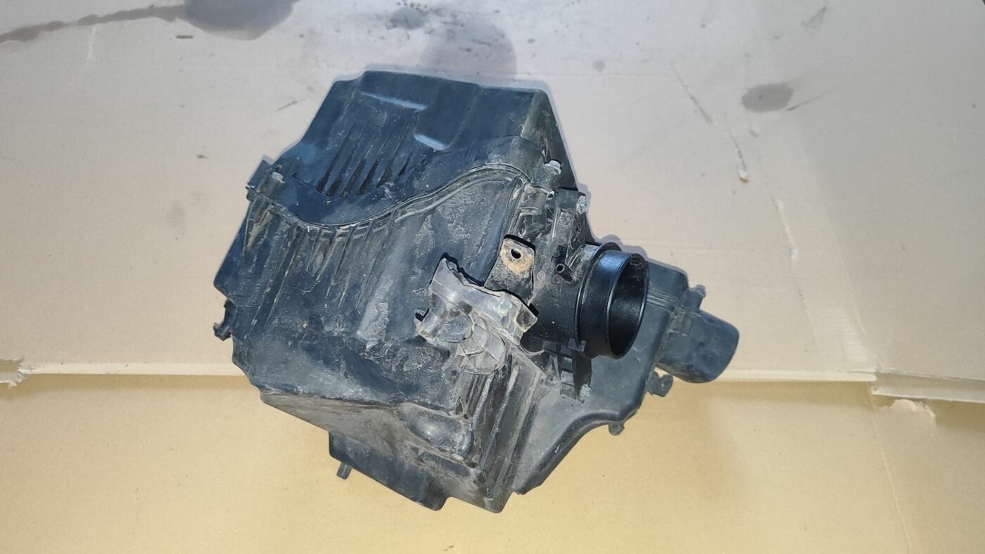 Gaisa filtra korpuss priekš FORD FOCUS 2016 UNIVERSAL 2 Gaisa filtra korpuss priekš FORD FOCUS 2016 UNIVERSAL